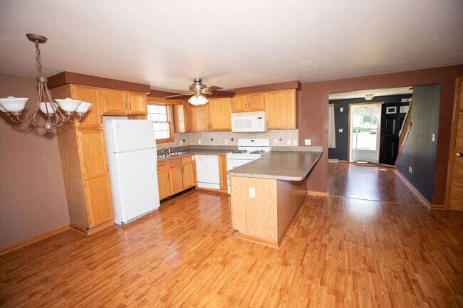 Kitchen/Living - 250 Lyndale Ave