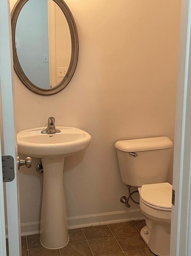 Building Photo - 3215 Lauderdale Ln