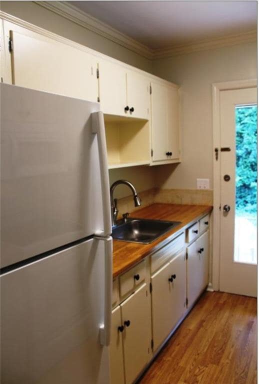 Building Photo - 438 Carriage Dr NE