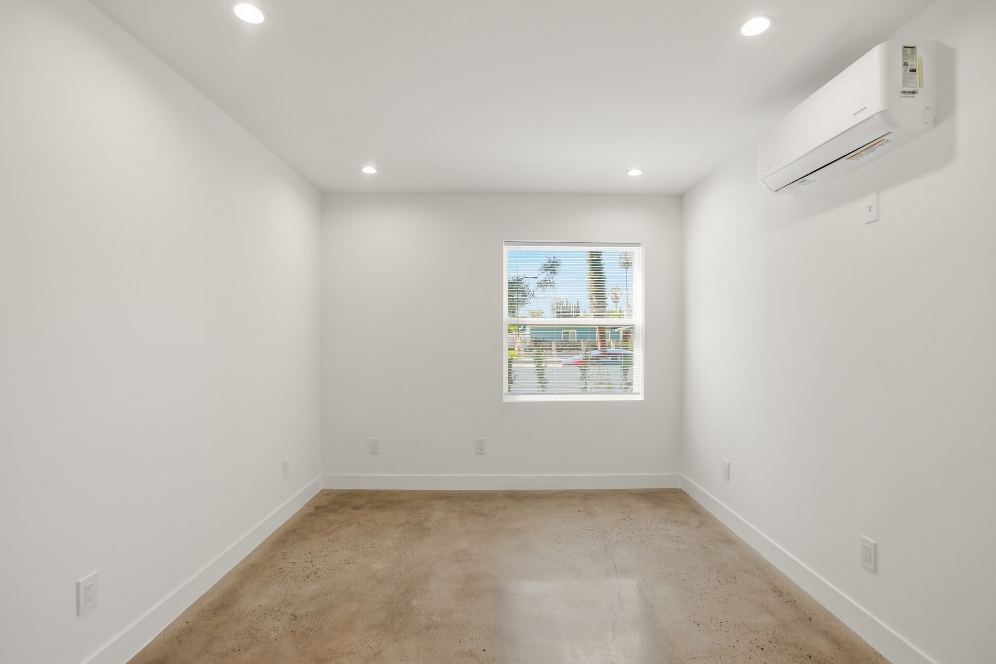 Building Photo - 7314 Fallbrook Ave