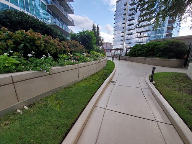 Building Photo - 1080 Peachtree St NE