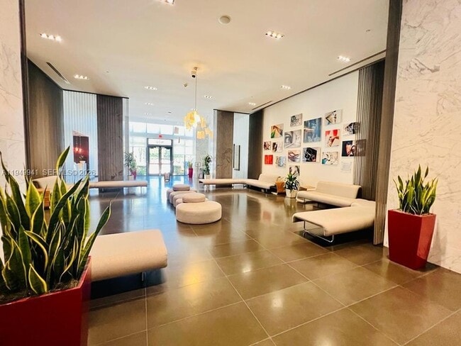 Building Photo - 1600 NE 1st Ave