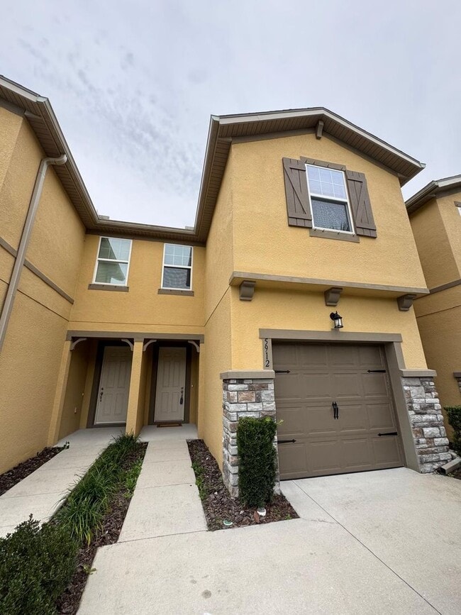 Building Photo - Beautifully maintained 3-bedroom, 2.5-bath townhome