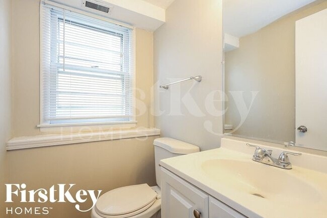 Building Photo - 5458 Franklin Ave