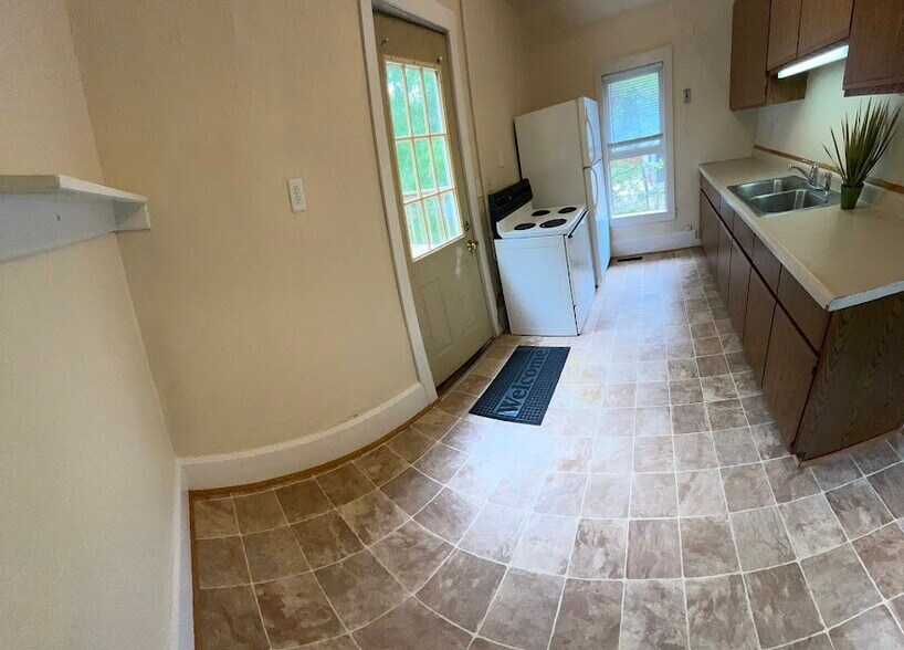 Building Photo - 528 Union St