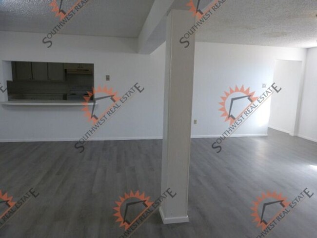 Building Photo - Freshly painted 3 bedroom 2 bath apartment