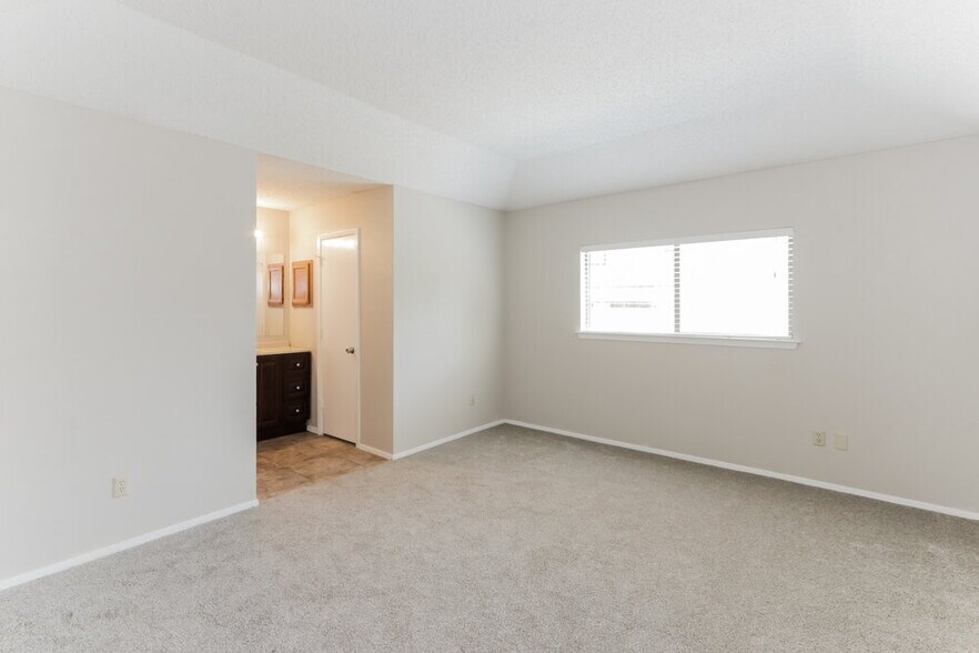 Building Photo - 2637 Remmington Dr