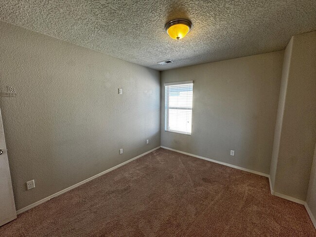 Building Photo - 8901 Eagle Hills Dr NW