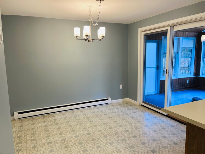 Building Photo - 452 Richmond Rd