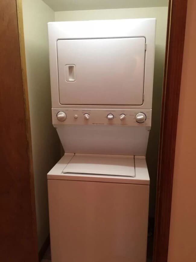 Building Photo - 2-Story, One Bedroom Loft Townhome AVAILABLE JUNE 2026 - Wernersville, PA