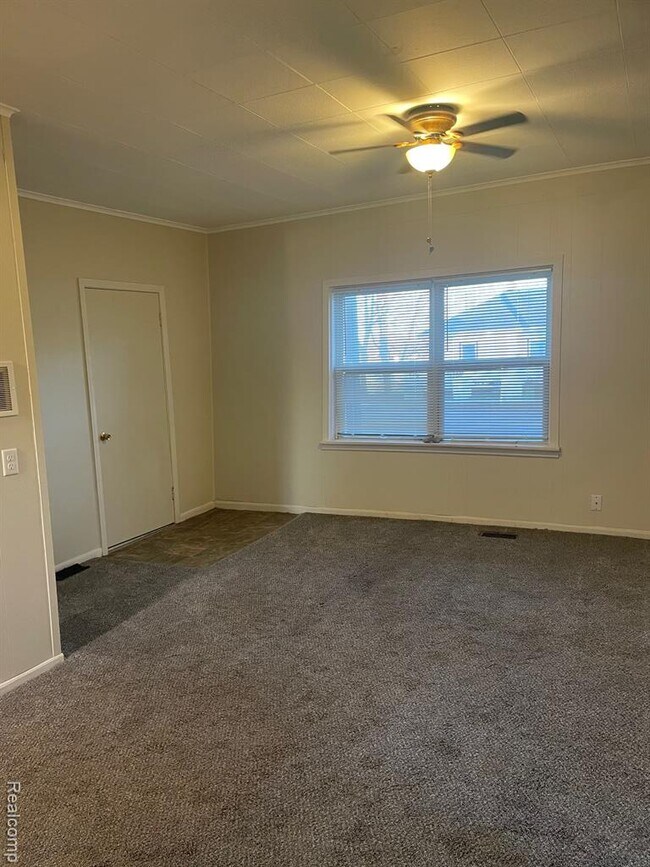 Building Photo - 8536 Perry Rd