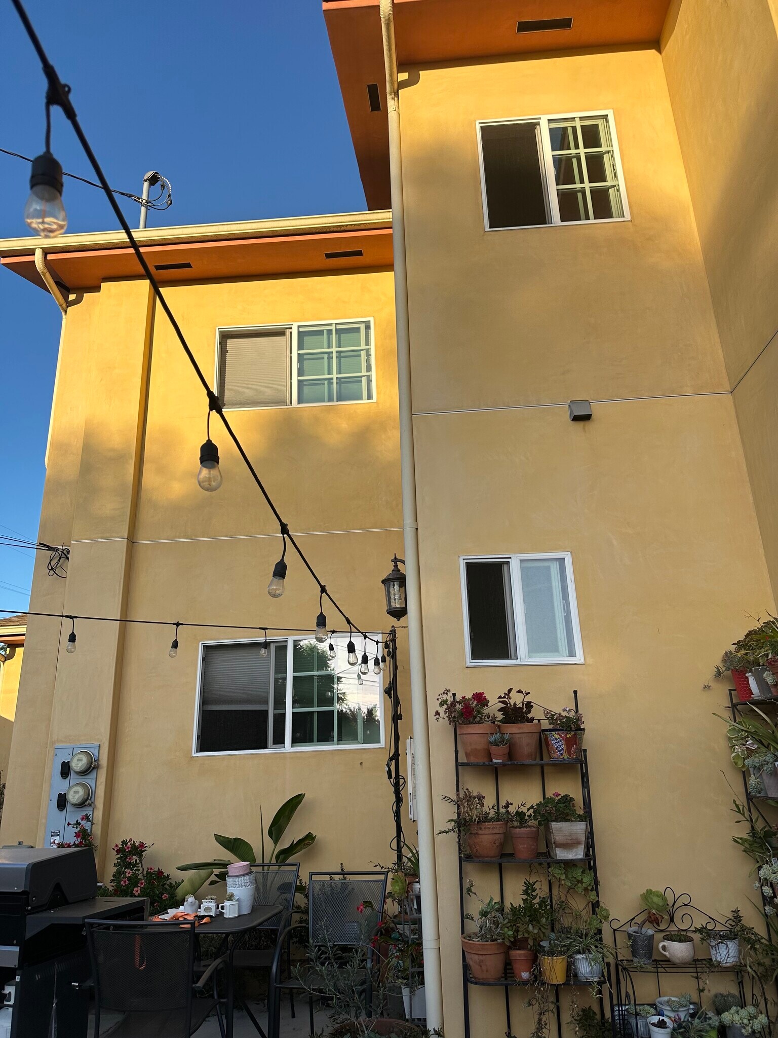 Building Photo - 1317 W 49th St