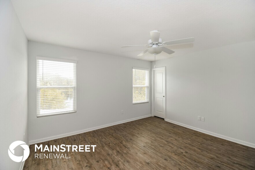 Building Photo - 570 Eiseman Wy