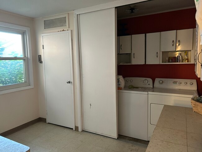 Laundry - 1620 S Washington Ave