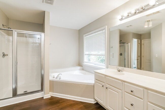 Building Photo - 3073 Greymont Cloister