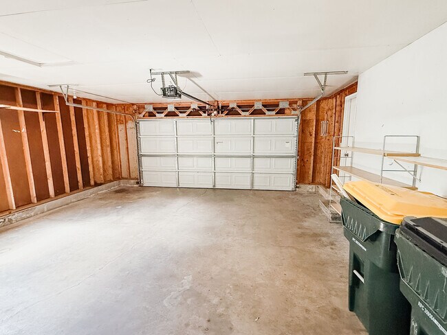 Building Photo - 3052 Acker St