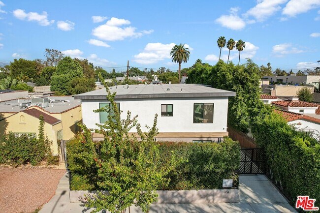 Building Photo - 838 N Mansfield Ave