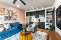 Building Photo - 611 Commerce St