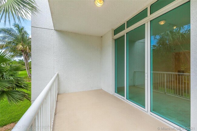 Building Photo - 15051 Royal Oaks Ln