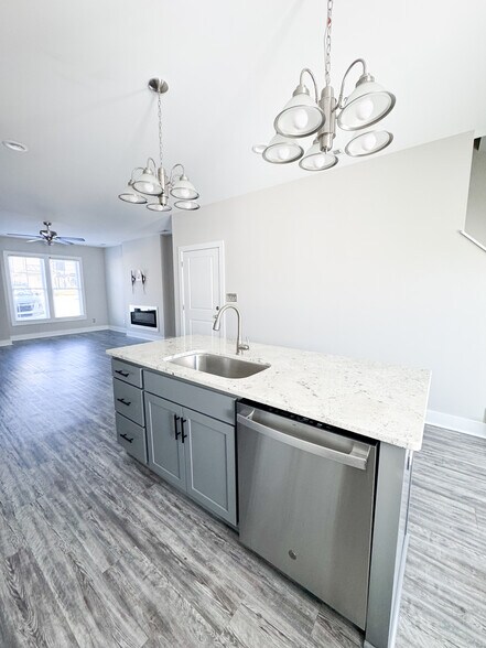 Building Photo - 19 Cuddington Ln