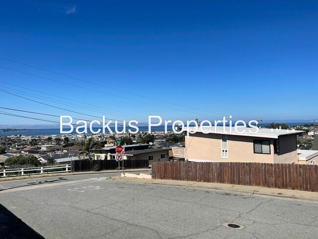 Building Photo - Wonderful partially furnished upper Seaside unit