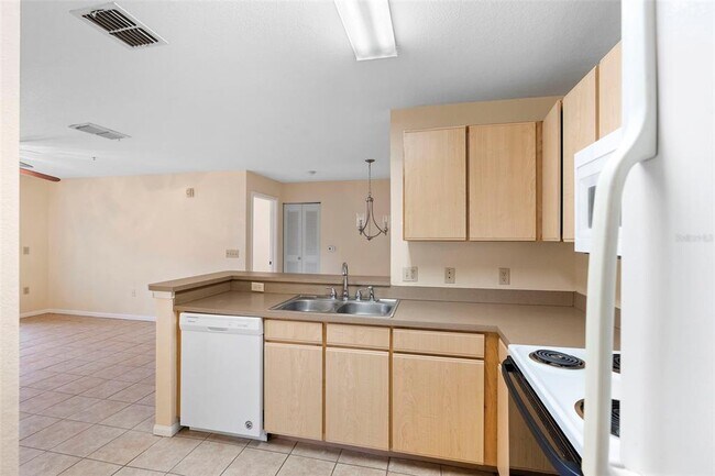 Building Photo - 940 Village Trail