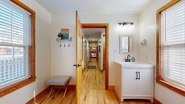 Building Photo - Adorable 3 Bedroom House near NCSU - Available August 1st!