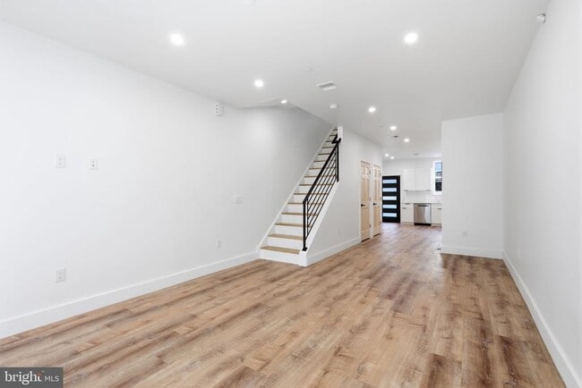 Building Photo - 458 W Earlham Ter