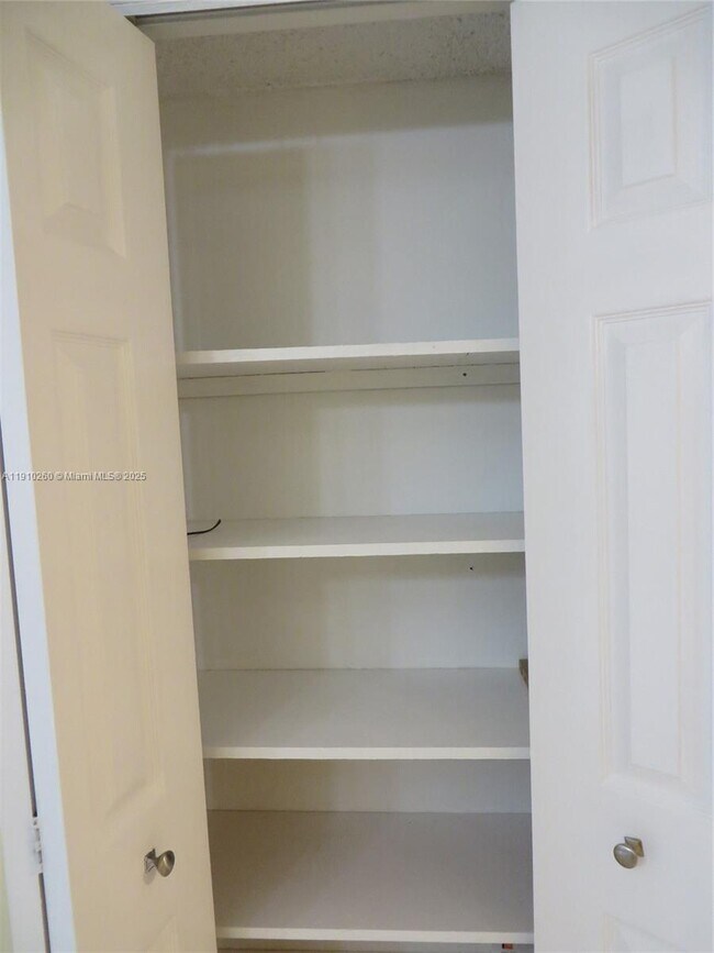 Building Photo - 220 SW 9th Ave