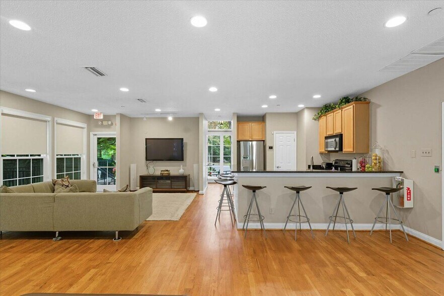 Building Photo - 1524 Lincoln Way