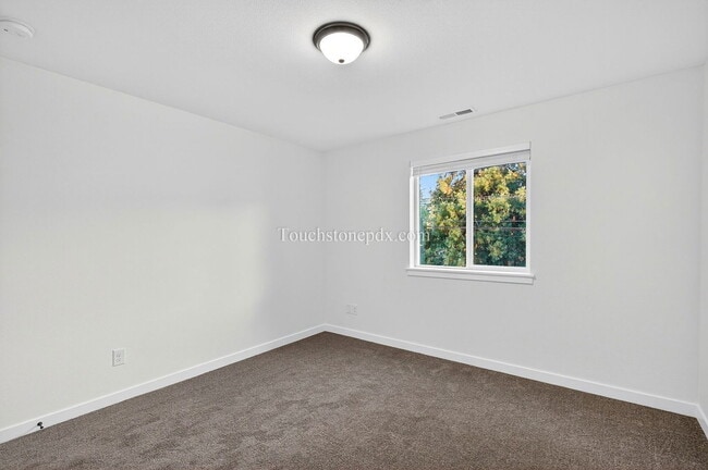 Building Photo - 13838 SE Knight St