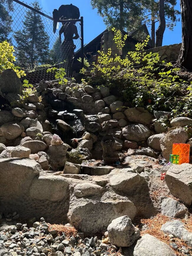 Building Photo - Vintage 5 bedroom Home with Three Car Garage