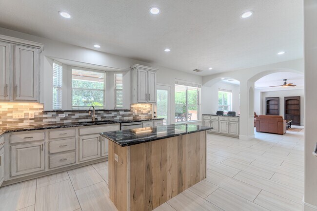 Building Photo - 7 Stickley Ct