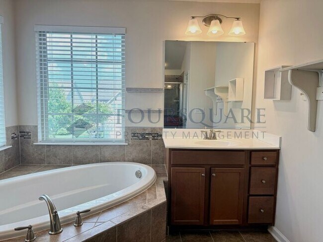 Building Photo - Beautiful 4-Bedroom Home Screened Porch & Bonus Room – Minutes from RTP, Shopping & Dining , Comm...
