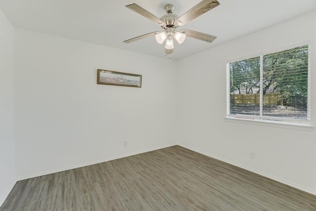 Building Photo - 411 Thelma Dr