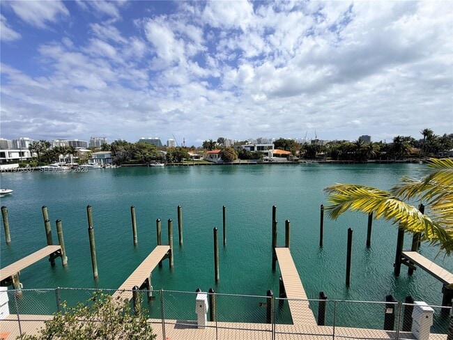 Building Photo - 9221 E Bay Harbor Dr