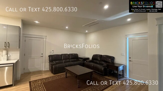 Building Photo - 8327 NE Juanita Dr