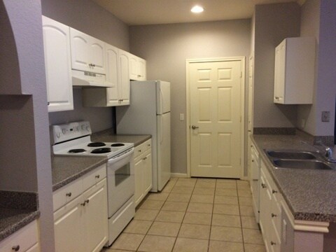 Building Photo - City Living Meets Comfort – 2BR/2BA Condo in Prime Downtown Location