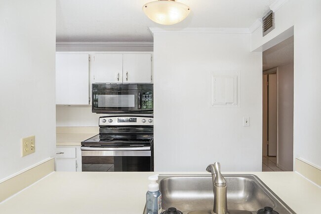 Building Photo - 10 Cristina Ct