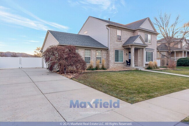 Building Photo - Beautiful 6BD, 3.5BTH, 3GAR Home in Cranberry Hills