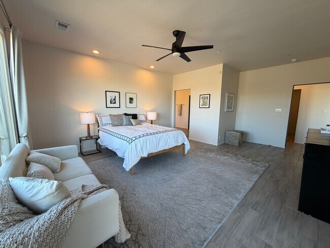 Building Photo - 14 Plano Arbolito