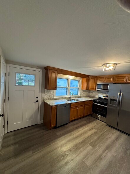 Kitchen - 45 Belknap Rd