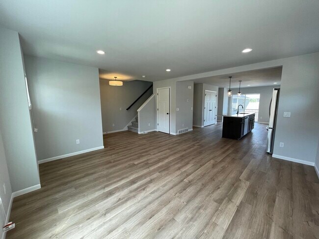 Building Photo - 2125 Spring Dreams Ln