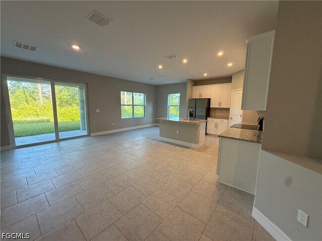 Building Photo - 505 Greenbriar Blvd