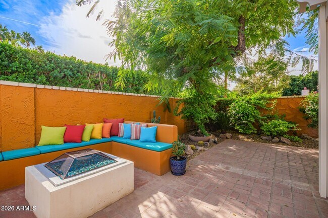 Building Photo - 5730 N Scottsdale Rd