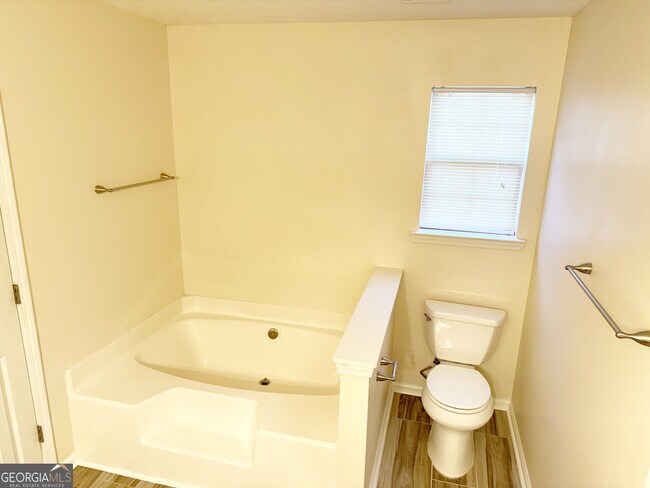 Building Photo - 228 Solomon Dr