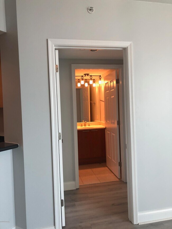 Building Photo - 231 Riverside Dr