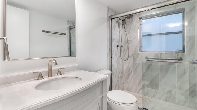 Building Photo - 3000 N Palm Aire Dr