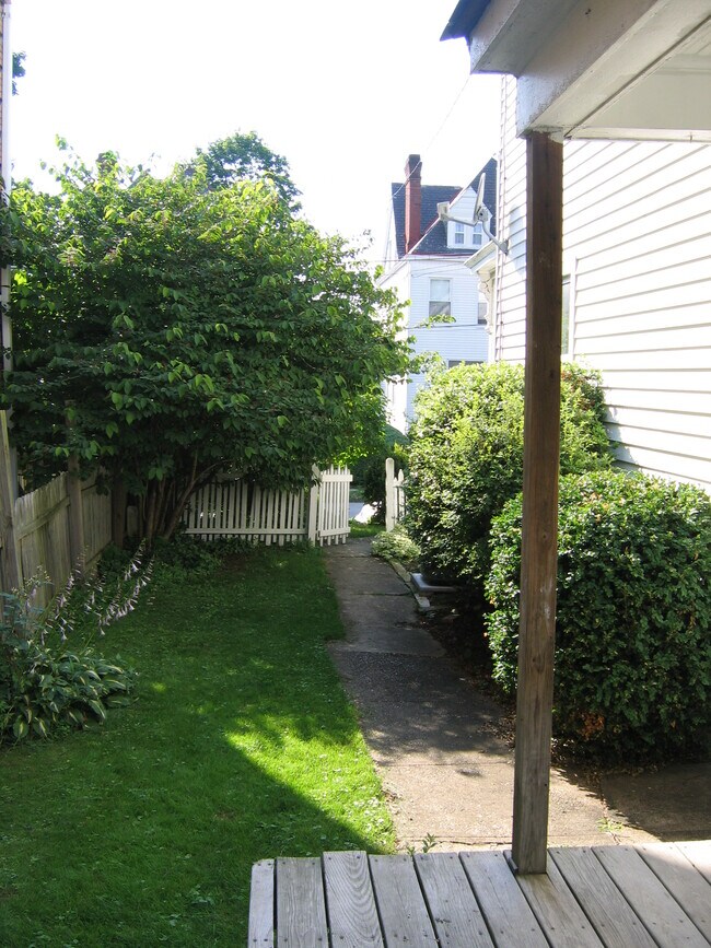 Building Photo - 828 N Euclid Ave