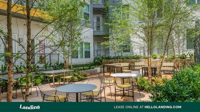 Building Photo - 315 W Magnolia Ave